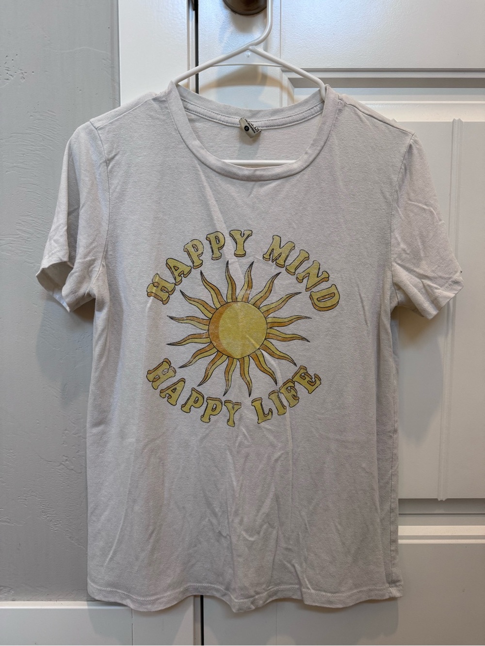 Graphic Sun Tee - Happy Mind Happy Life - White